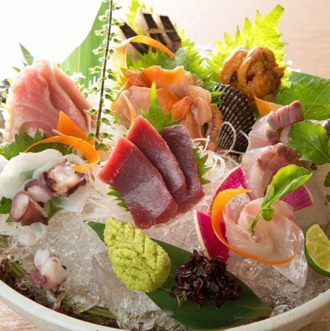 Assortment of premium sashimi with medium fatty tuna, 9 pieces