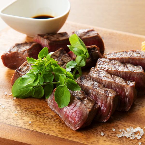 << 深受女性歡迎的日本餐廳>> 融合了日本料理、日本牛肉和意大利菜 ★ 請享用使用精心挑選的日本牛肉的菜單。
