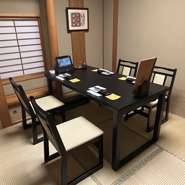 4名様から使える完全個室もございます。ご友人やご家族とのお食事など周りを気にせずにじっくり話したい時にはこちらの個室がおすすめです◎みずいらずでプライベートな空間をごゆっくりとお過ごしください。