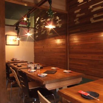 Boasting a wooden and casual atmosphere ♪ It can be used for banquets, dates and girls' parties.