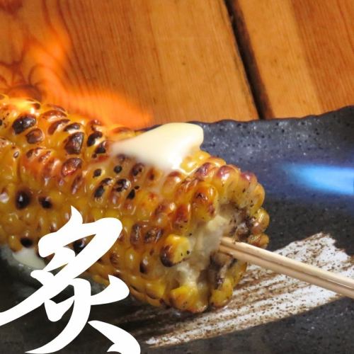 [Corn] is grilled vigorously with salt butter and soy sauce butter!!