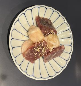 おまかせホルモン三種盛　塩・味噌だれ