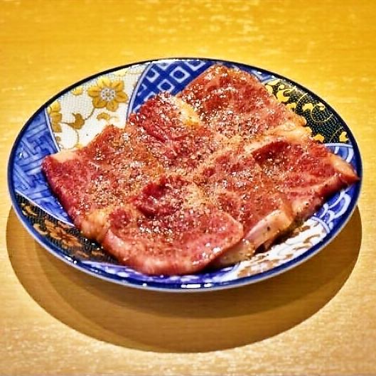 毎日店内でお肉を切ってご提供しております！