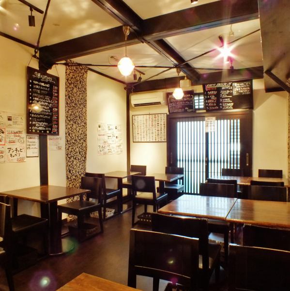 20名様～50名様での貸切も可能です。少人数から貸切まで対応できる店内は、おしゃれで落ち着いた雰囲気です♪デートや女子会など、規模に合わせた座席レイアウトの変更も可能なので、何かございましたらお店へ直接お問い合わせください♪