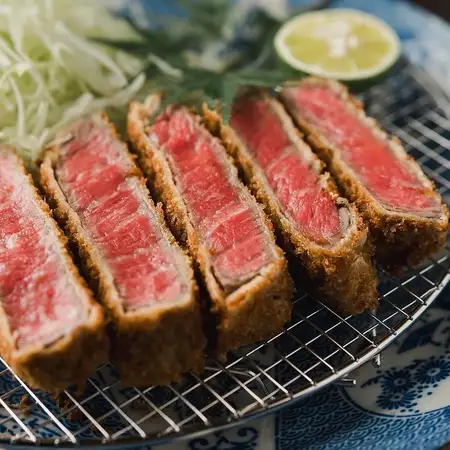【仅限午餐】终极牛排 | 享受酥脆的外皮和美味的牛肉风味。