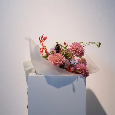 【ケーキ・花束付き】お祝いコース|宝石ユッケと名物焼肉で彩る特別な日