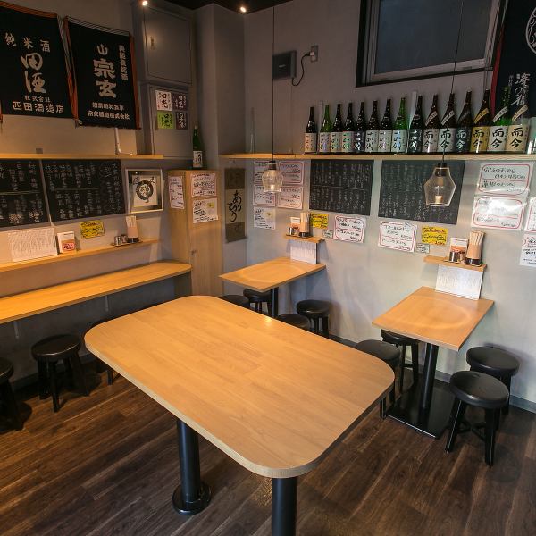 There are counters, table seats, and popular standing drinking spaces in the store.Enjoy a variety of dishes delivered directly from Shinshu such as tempura and horse sashimi while gazing at the sake lined up, and the coffee is still Shinshu soba! The shop is completely non-smoking, so even children can use it with peace of mind.