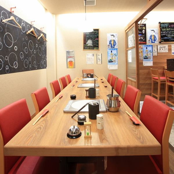 We have a complete private room with a door at the back of the store.It can be used by up to 10 people ☆ Recommended for company banquets, drinking parties among friends, girls' parties, etc. ♪ You can use it without reservation, but we have priority on reservation, so it is early I hope you can contact me!