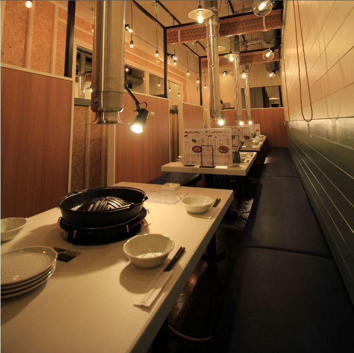 ゆったりお過ごしいただける掘りごたつ席をご用意しております。