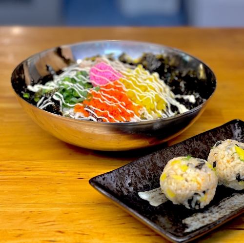 손으로 섞어 반올림하고 즐겁다! 한국식 주먹밥 "추모파"