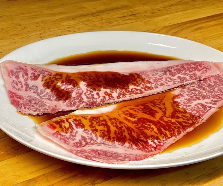 [◇For adults and children◇] Grill it quickly and enjoy it with an egg. "Yakisuki Sirloin" is the perfect accompaniment to alcohol or rice.