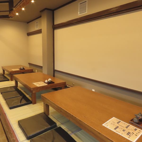 ゆったりと配置されたテーブル席は、6名様掛けを3卓ご用意しております。八潮での会社宴会や、ご家族での団らん、会食や接待など様々なシーンに対応可能です。温もりを感じる落ち着いた内装が、日常の喧騒を忘れさせてくれます。お隣を気にせずお食事を楽しめる広々とした空間で、贅沢なひとときをお過ごしください◎