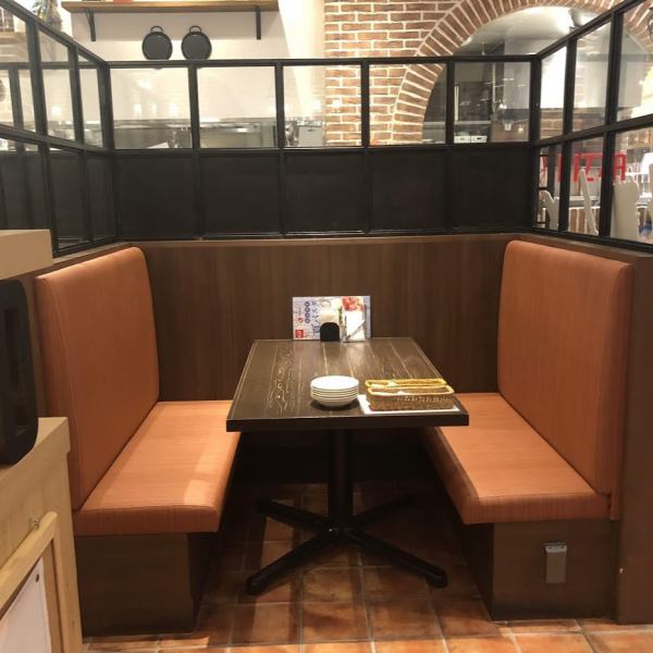 A seat where slow tempo BGM flows.Relaxingly relaxing, sofa seats are also in place, so please spend a relaxing time with delicious meals ♪ perfect for shopping and dating as well.