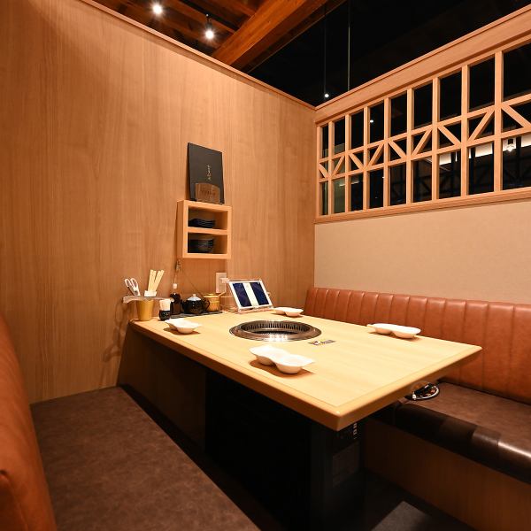 We have many private rooms that can be used by small groups such as 2 people and 4 people.It is a sophisticated Japanese-modern space, and is recommended for dates and anniversaries.Each table is equipped with a touch panel, making it easy for groups to place orders♪You can easily order without waiting for staff.