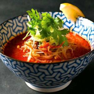 《辛・旨・酸！》エスニックトムヤム冷麺