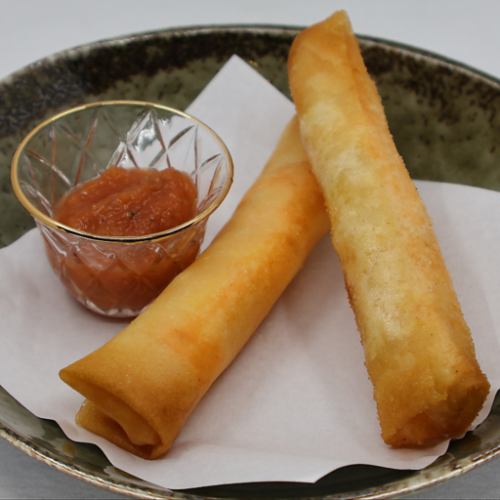 Shrimp and cheese spring rolls with tomato dip