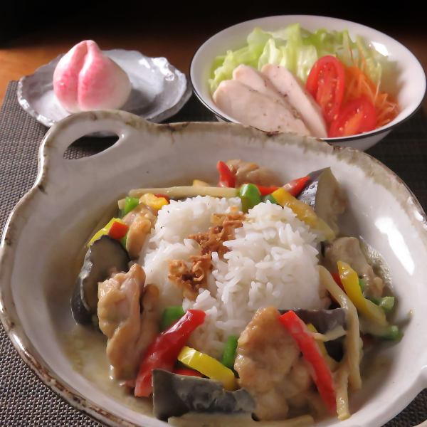 【ランチ】一度食べたら病みつき◆野菜のサイズや盛り付けにもこだわった≪カレー1,200円(税込)≫
