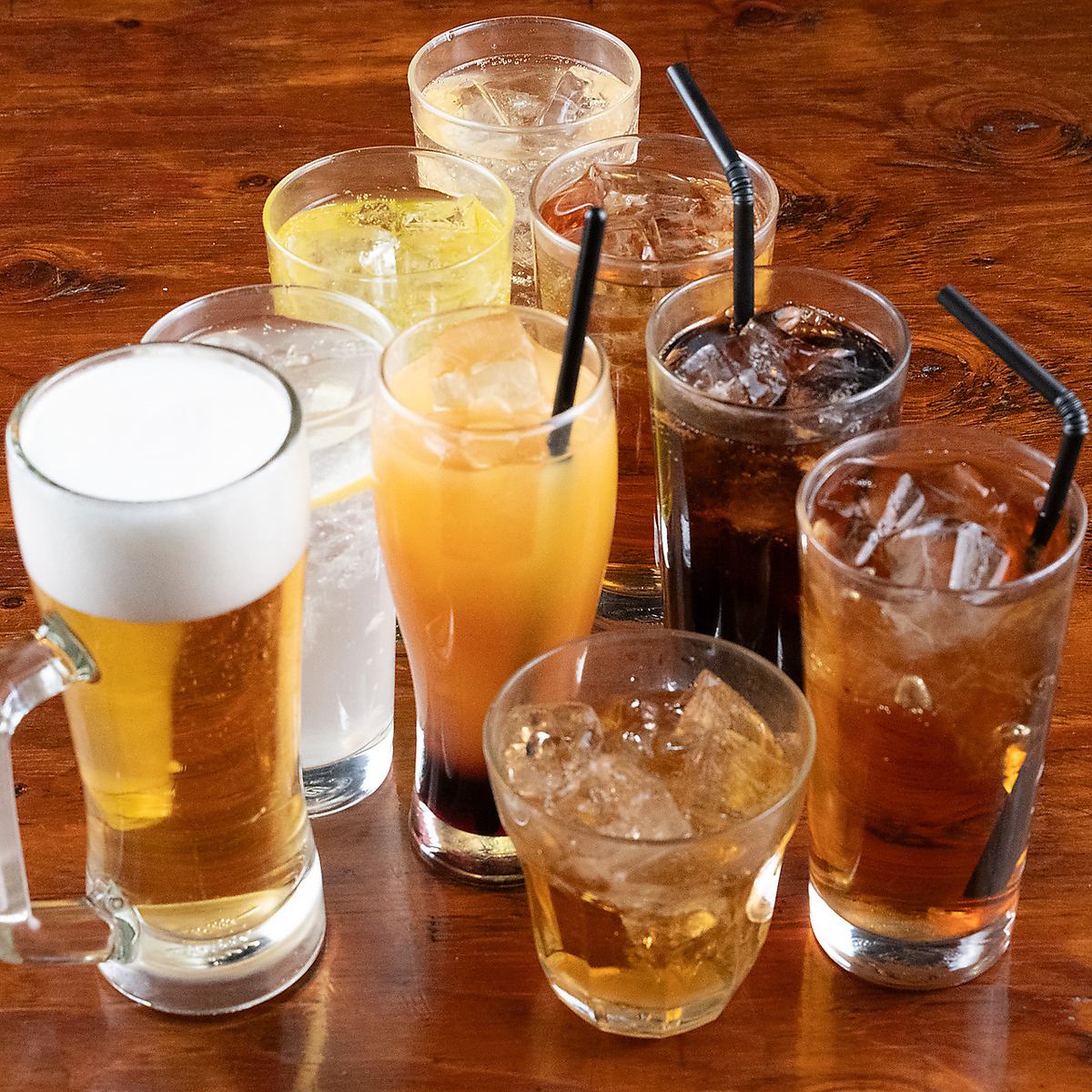 Enjoy cold drinks and seafood dishes during the sunny afternoon!