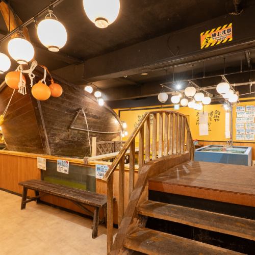 [The interior is filled with the sea and boats]