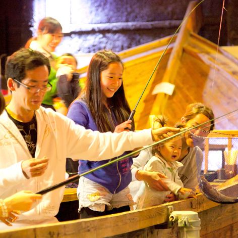 みんなでワイワイ楽しめる、食べたい魚を自分で釣れるお店です。