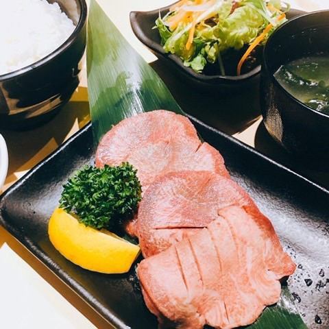 Aged thick-sliced beef tongue set meal