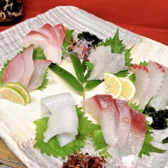 Assortment of six kinds of sashimi