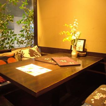 It is a seat of tatami mats of up to 4 people.