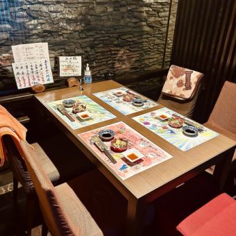 ２名様から5名様までのテーブル席です。靴を脱がなくて良いのでブーツなどのお客様に人気ですよ♪