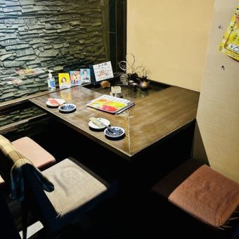 お店の奥2名掛け、L字2人半個室(最大3名様)指定されるお客様多いのでお早めのご予約お待ちしております♪