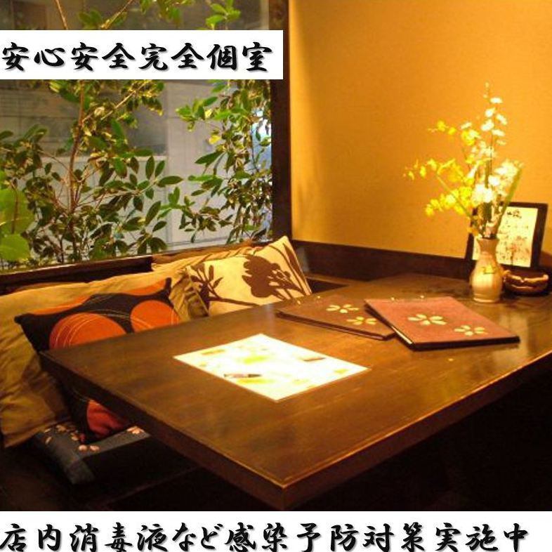 用途も様々2名様～16名様までくつろぎの個室空間へご案内。