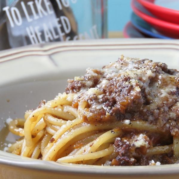 人気のパスタ「絶品ボロネーゼ」でモチモチの生パスタを堪能◎