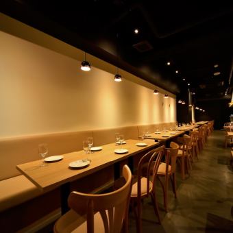 ニーズに合わせて席のレイアウトが可能です◎女性のお客様,会社帰りの飲み会、合コン、同窓会、お一人様etc…あらゆるお客様にお気軽にご来店いただける空間作りを目指しております。オシャレな雰囲気でごゆっくりとお過ごし下さい。