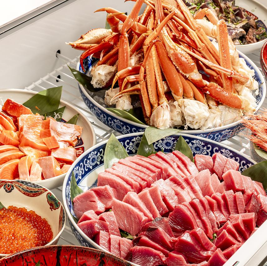 We offer superbly fresh ingredients delivered directly from Toyosu, including the luxurious "real snow crab."