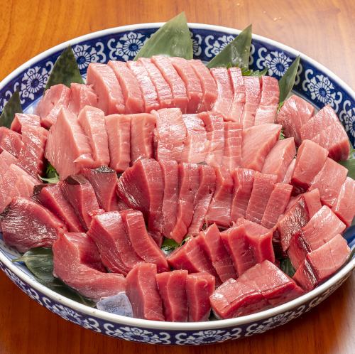 The "Bluefin Tuna" delivered directly from Toyosu is a must-try! Also great with a seafood bowl!