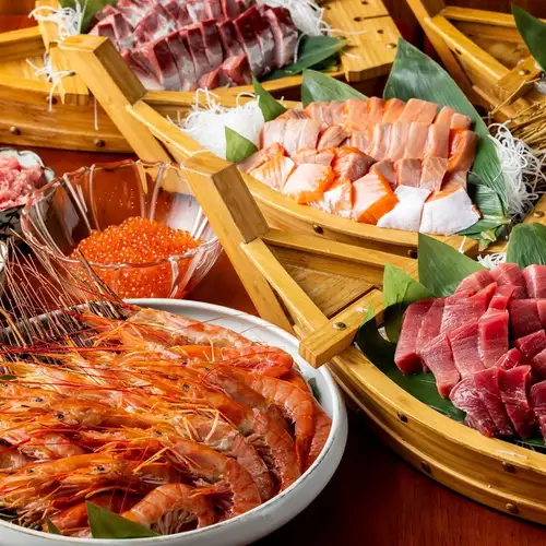 様々な食材を自分好みにアレンジ♪特製海鮮丼や手巻き寿司にチャレンジしても◎