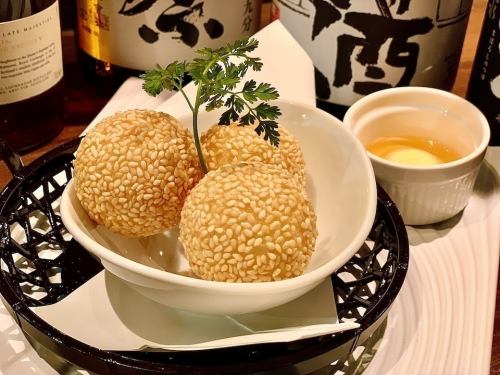 サクふわ胡麻団子(3個)ハニーマヨ添え