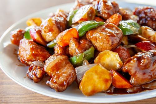 暁・黒酢の酢豚(さつま芋入り)