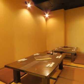 We have two tables for 4 people.Up to 14 people can be reserved.