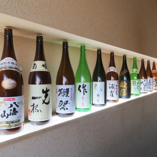 全国各地から取り揃えた自慢の焼酎、日本酒。