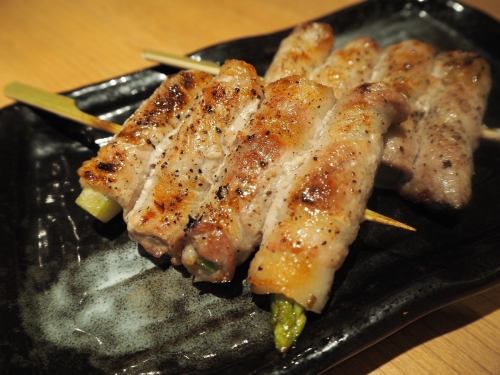 토마토 돼지 감기 꼬치 / 아스파라 돼지 감기 꼬치 각 하나