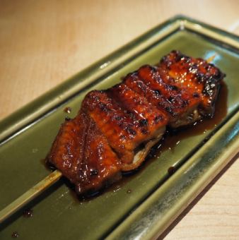 장어 꼬치 하나