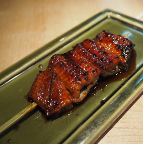 장어 꼬치 하나