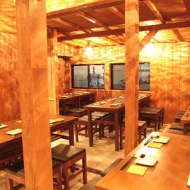 Versatile private rooms that can accommodate large banquets ◆ Private rooms that can accommodate small groups to large groups.By opening the glass partition doors, the space can be used as a spacious banquet space for up to 28 people.Please feel free to use this space for various gatherings, such as company banquets and launch parties near Nagoya Station.