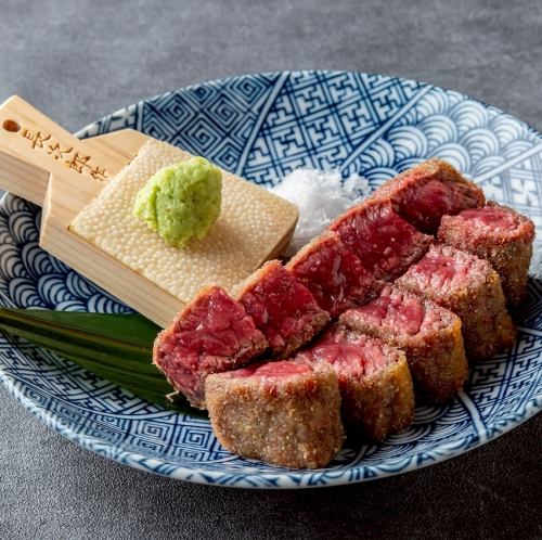 [Superbly melt-in-your-mouth] Luxurious premium loin cutlet with a light batter that locks in the delicious flavor of Japanese Black beef