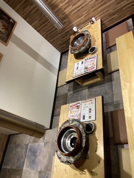 【広々とした4名様掛けのお座敷席】足を延ばしてくつろげるお座敷席はご家族でのお食事や気の合うお仲間との飲み会、女子会やママ会など少人数でのご宴会におすすめなお席です。ご宴会に最適な2時間飲み放題付きのコースも各種ご用意しております！