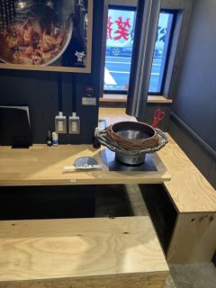 使い勝手の良い4名様掛けのテーブル席は普段使いはもちろん、会社帰りのサク飲みや合コン、女子会やママ会など少人数での飲み会にもおすすめなお席です。