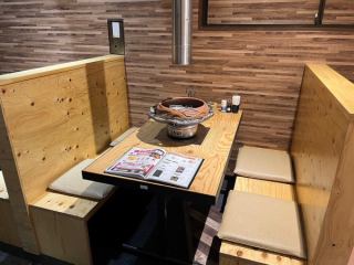 店内には、テーブル席、お座敷席、カウンター席、個室席を完備しております。貸切は最大32名様までOK！郡山でご宴会なら《近江焼肉ホルモンすだく 》へ！スタッフ一同心を込めておもてなしいたします。