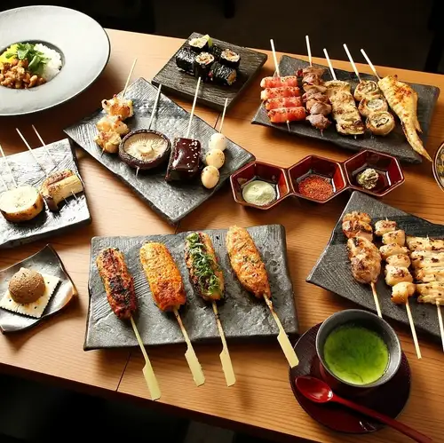 【食べ放題・飲み放題コース】こだわりの串を多彩なドリンクと共に堪能する、おすすめプラン◎