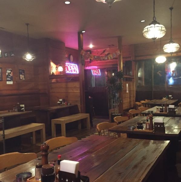 [The store is reminiscent of a good old American country] A store built with warm wood base is perfect for restaurants with a focus on steaks and hamburgs! It is finished in a space that has come to home America ♪ BGM too Prepare music that reminds you of America, and enjoy authentic America with food!