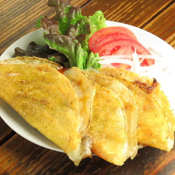 在常客中秘密流行的菜單！在牛排和漢堡牛排旁邊，最受歡迎的是......奶酪炸玉米餅/ 1100日元